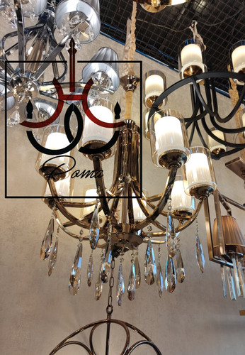 لوستر افروز ۸ شاخه با آویزهای کریستالی بامبو، طراحی خاص لهستانی برای فضاهای شیک و مدرن