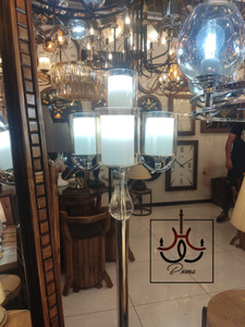 آباژور ایستاده چهار شعله با طراحی لهستانی مدرن، بدنه طلایی و حبابهای شیشهای خاص